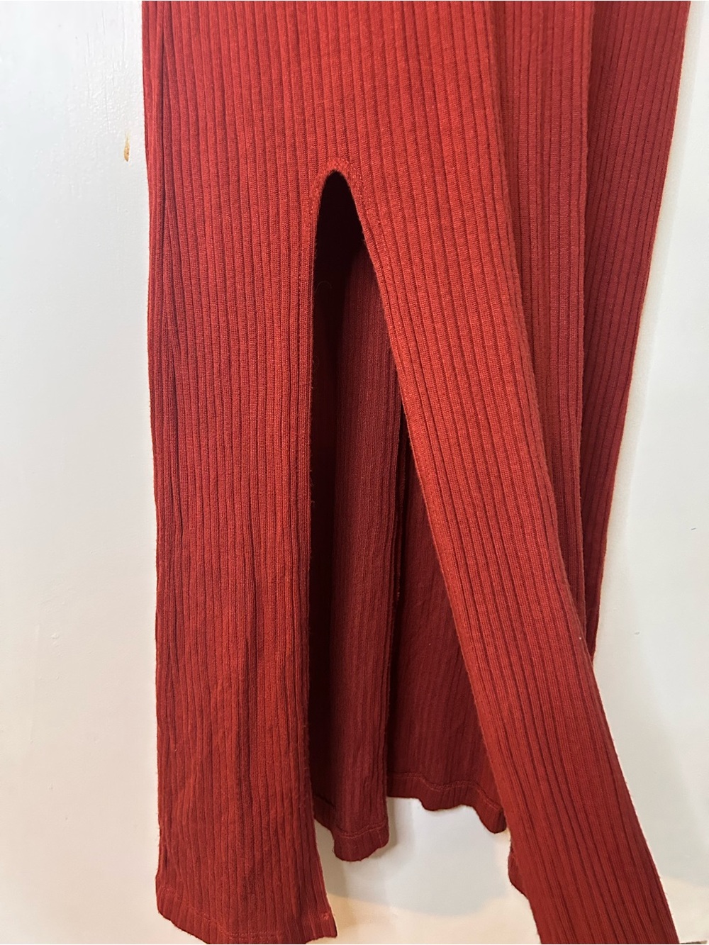 REFORMATION JEANS OLYMPIA RUST COLORED RIBBED MIDI DRESS W/SLIT SIZE MEDIUM - Picture 5 of 7